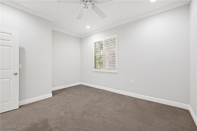 Building Photo - 10392 Autumn Breeze Dr