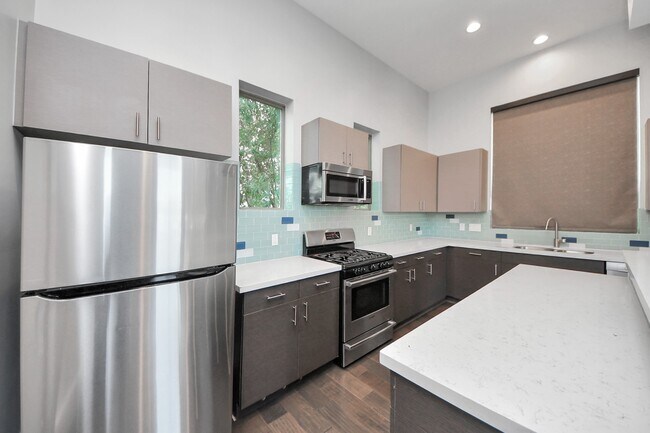 Building Photo - 3204 Sherman St