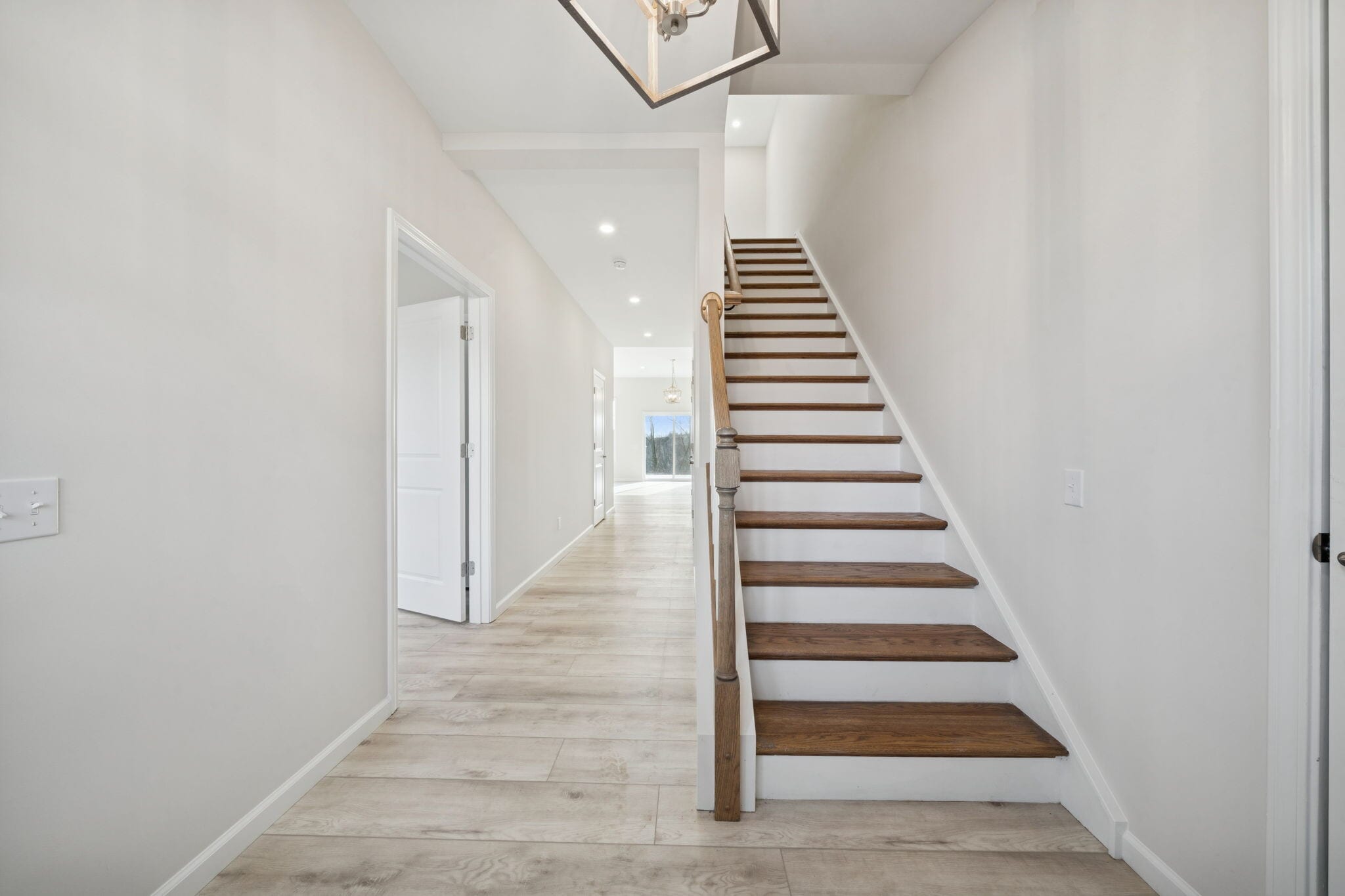 Building Photo - 2217 Lebanon Dr