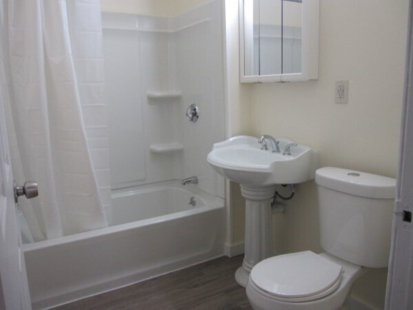 Building Photo - 9 Inwood St