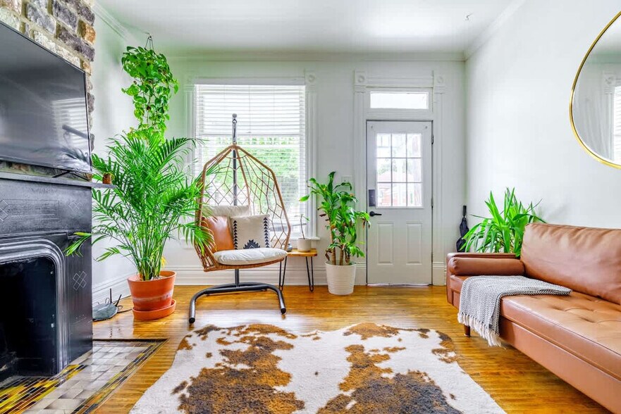 Primary Photo - 256 W Poplar Ave