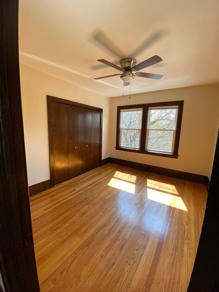 Building Photo - 1745 W 31st Pl