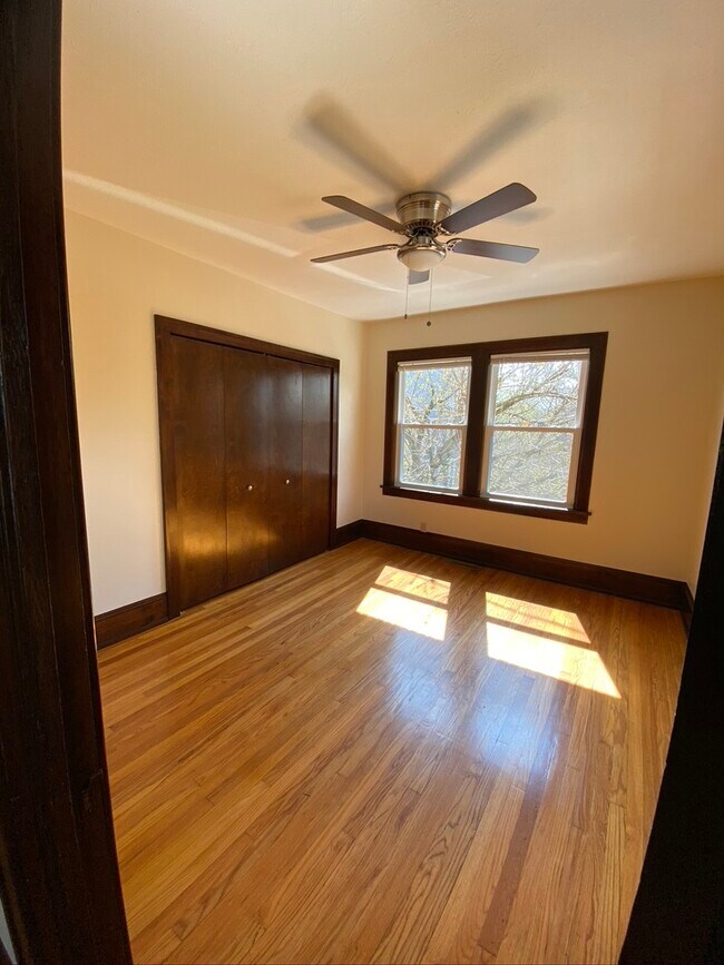 Building Photo - 1745 W 31st Pl