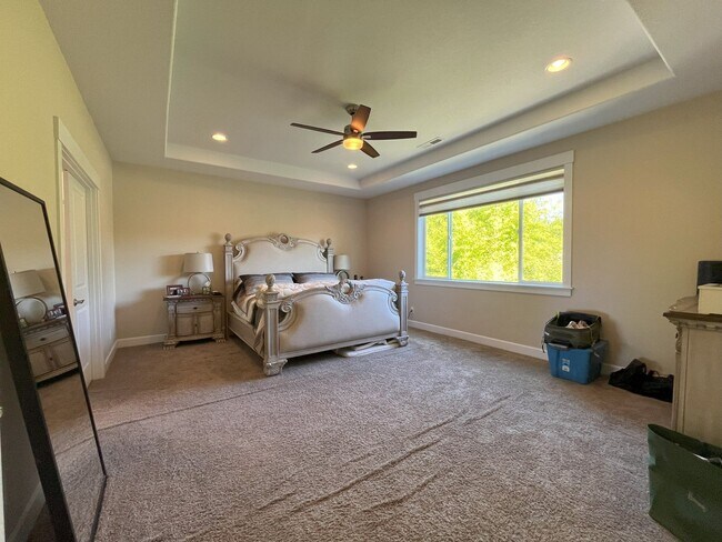 Building Photo - Expansive 4-Bedroom Home with Office, Ente...