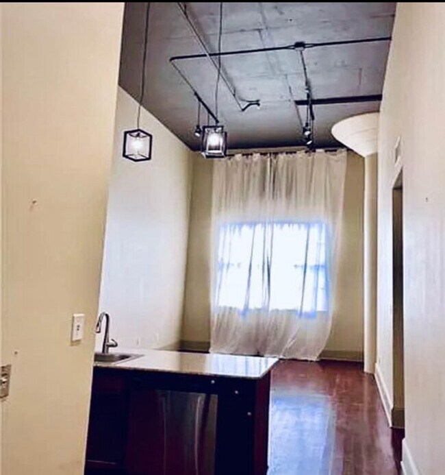 Building Photo - 1201 Canal St