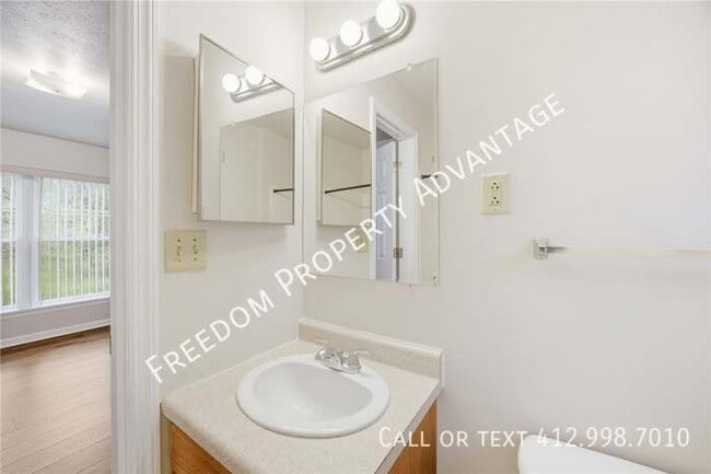 Building Photo - 137 Freeland St