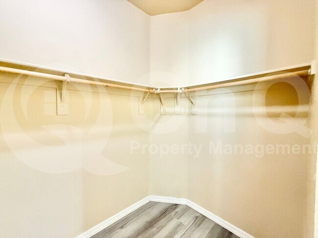 Building Photo - 1144 S Osborn Ln