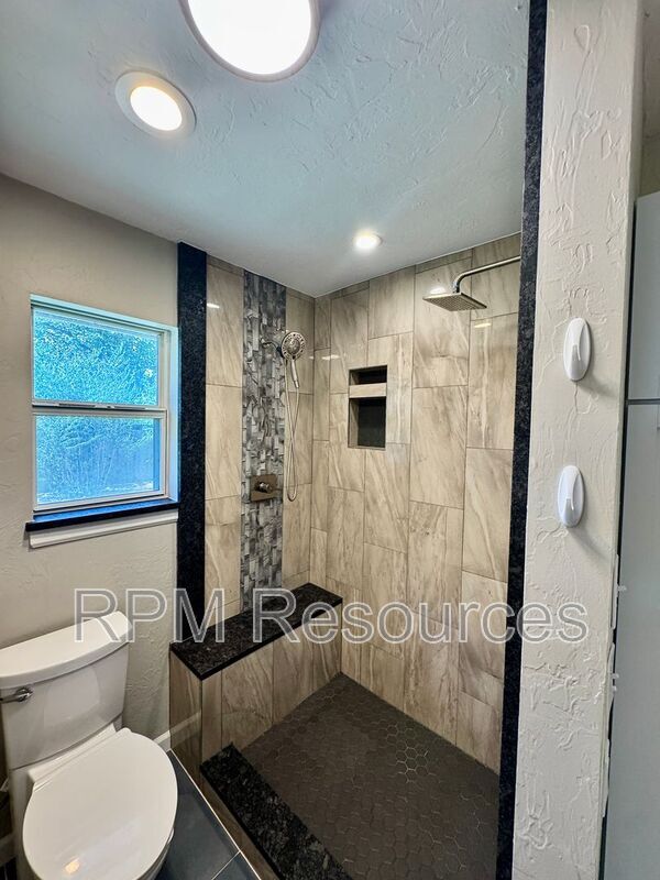 Building Photo - 11813 Larkdale Dr