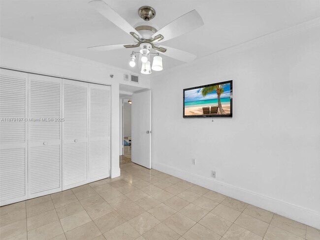 Building Photo - 2501 Brickell Ave
