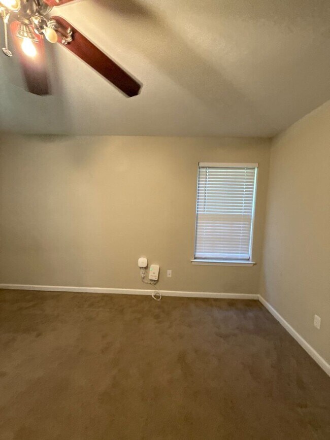 Building Photo - 112 S Chapel Dr