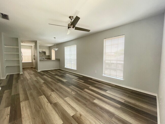 Living Room Area - 1006 W Kelly Ave