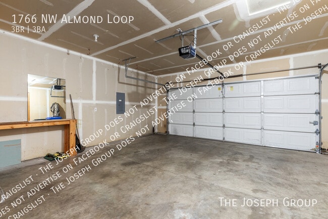 Building Photo - 1766 NW Almond Loop