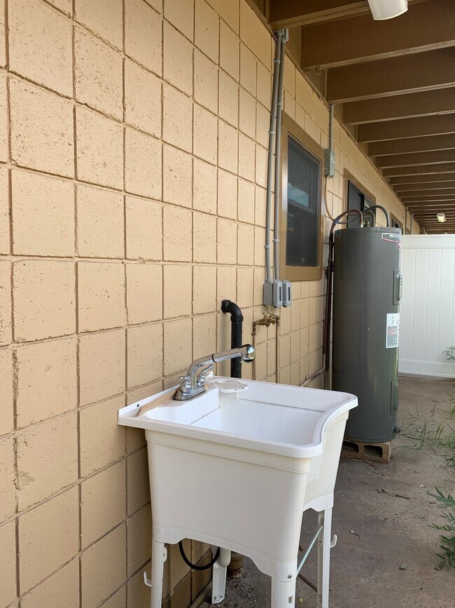 Building Photo - 85-013 Pokai Bay St