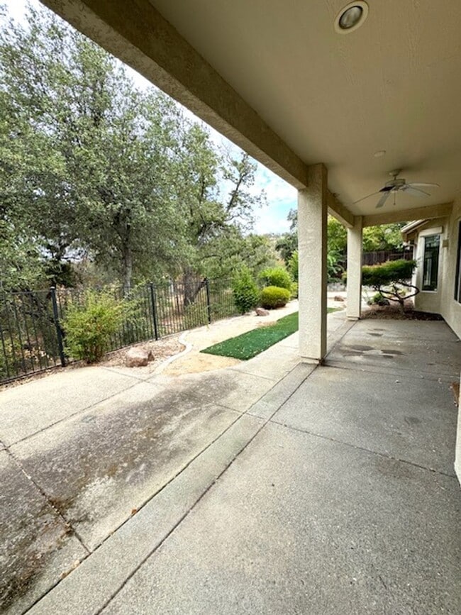 Building Photo - Adult 55+ Lovely Home in Springfield @ Whi...
