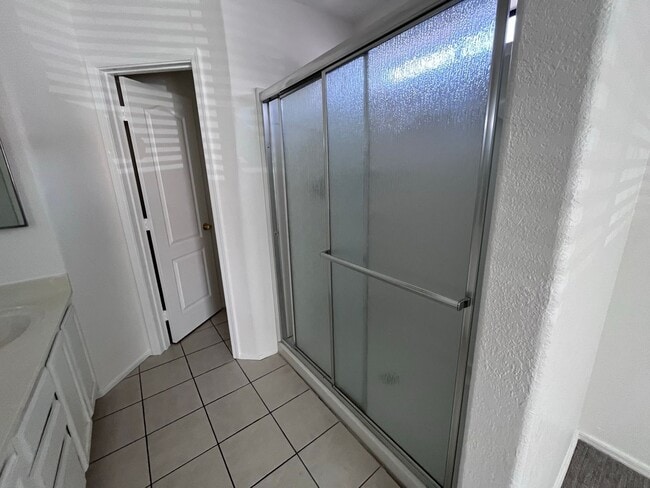 Building Photo - COMING SOON! 3 bed 3 bath Town house with ...