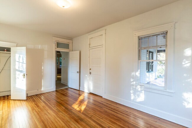 Building Photo - 213 Todd Ave