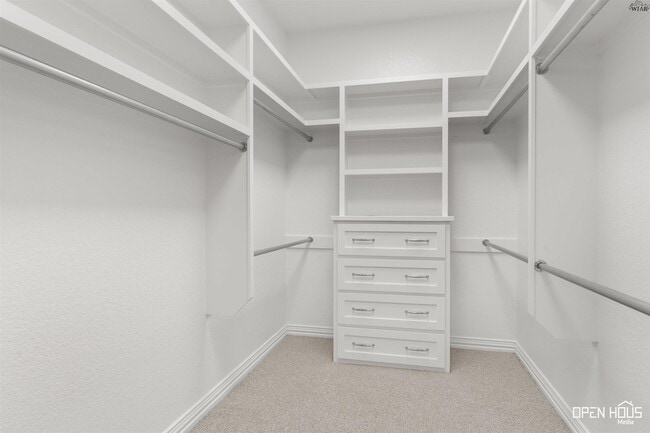 Building Photo - 5682 Blackstone Dr