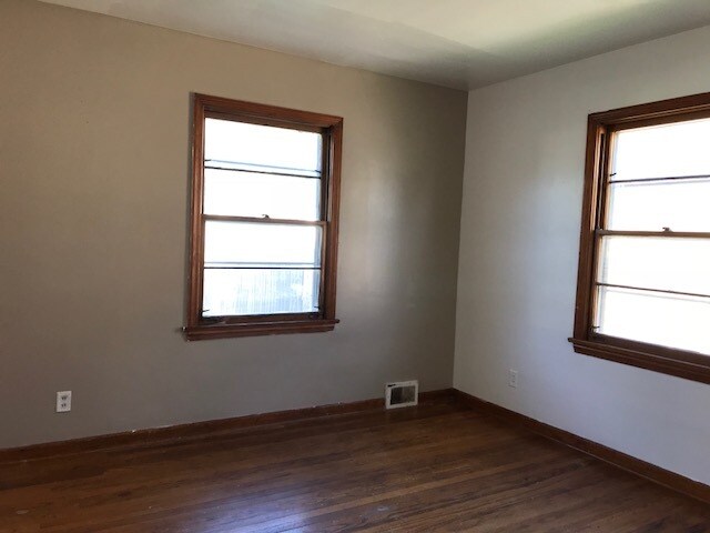 Building Photo - 1117 College St