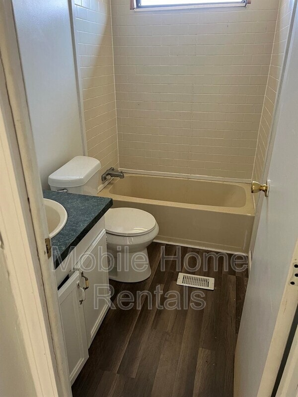 Building Photo - 515 Moby Ct