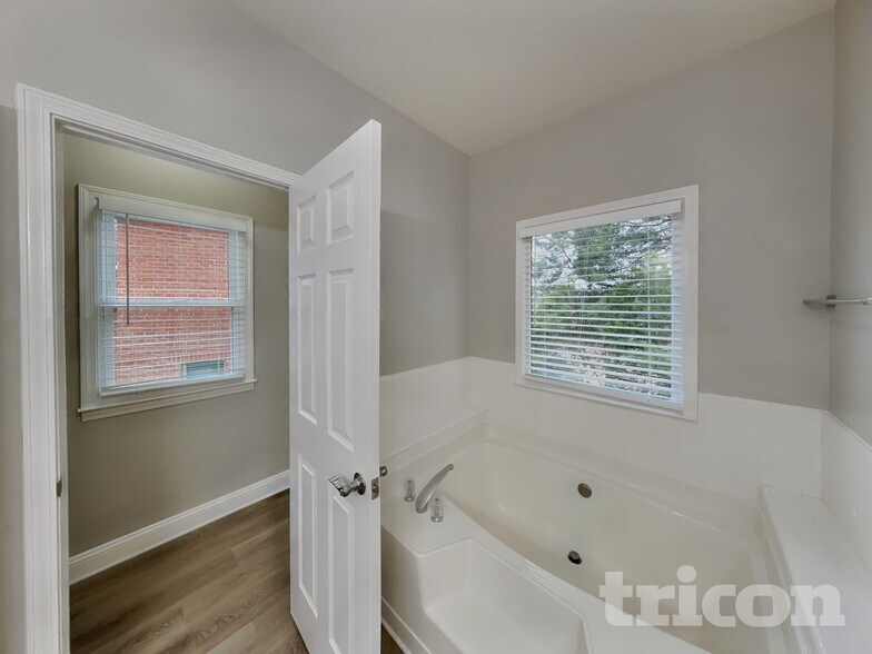 Building Photo - 4981 Tulip Grove Ln