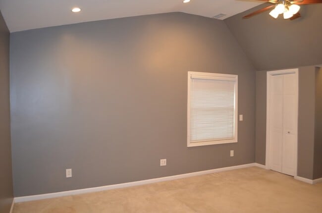 Building Photo - 1N037 Ethel St