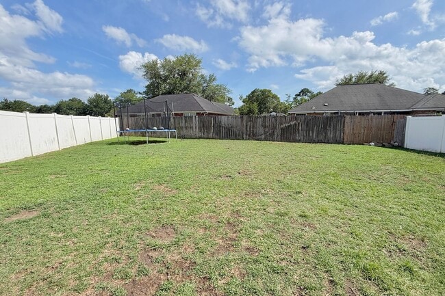 Building Photo - AVAILABLE NOW! (Small Pets Preferred) | $500 RENT CREDIT