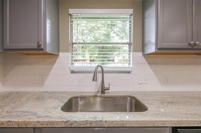 Building Photo - 4139 Lumberdale Rd