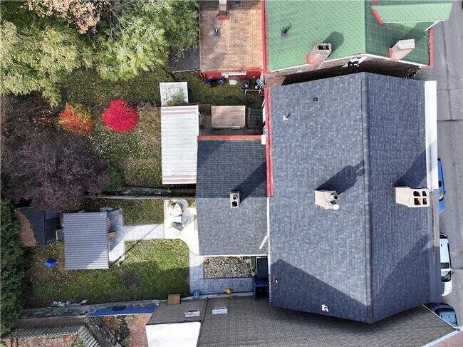 Building Photo - 274 38th St