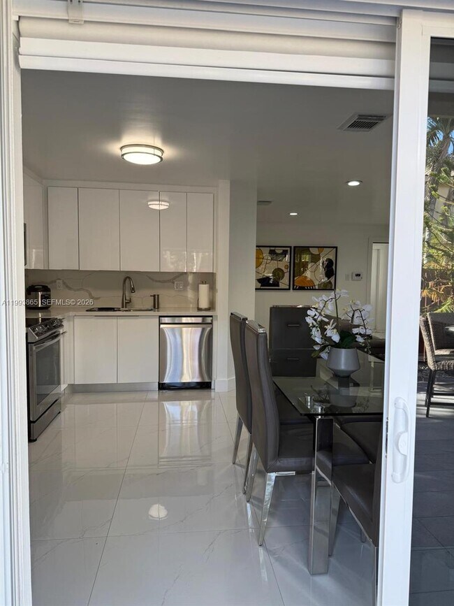 Building Photo - 16418 SW 72nd Terrace