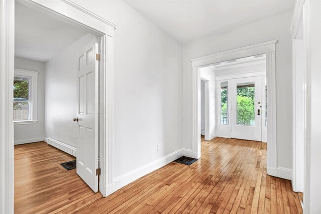Building Photo - 726 Highland Ave