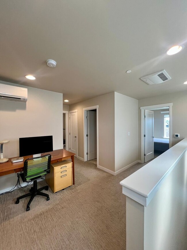Building Photo - BEAUTIFUL 3Bd 2.5Ba energy efficient home ...