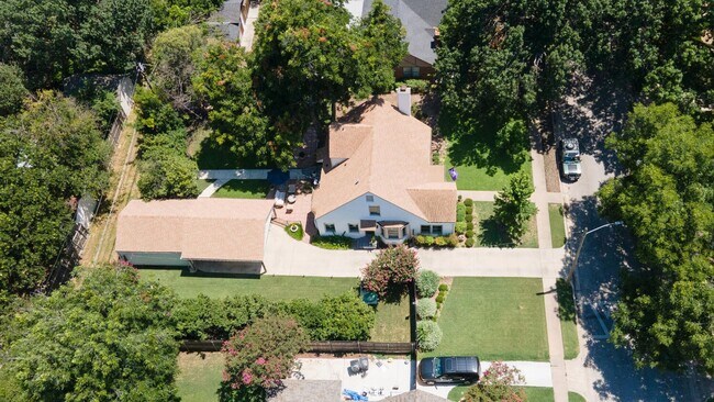 Building Photo - 3233 Greene Ave