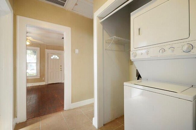 Building Photo - Upgraded and ready 5 bed 2 bath home next door to the 3 bed 2 bath home