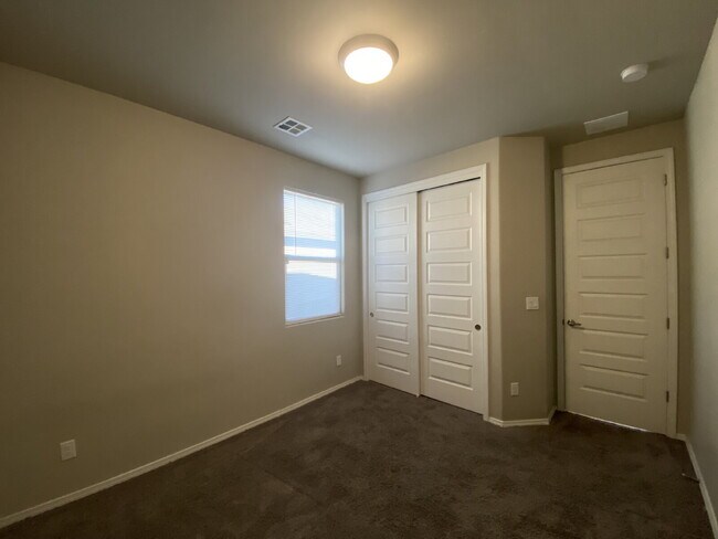 Building Photo - Single story 4BR/2Bath/Open Floor Plan/1907 Sqr Ft