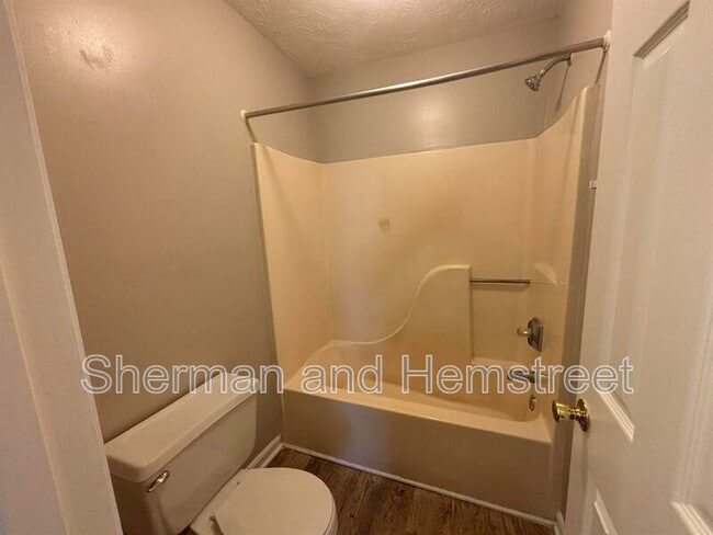 Building Photo - 218 Commons Dr