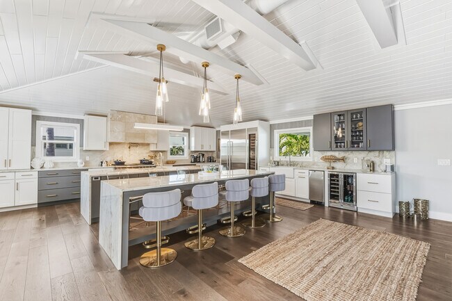 Building Photo - 165 1st St E