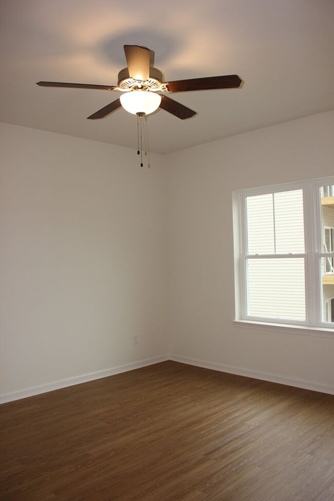 Building Photo - 2 Bed 2 Bath Condo’s for Rent