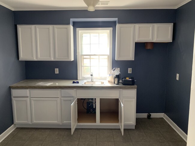 Building Photo - 3523 Bowen