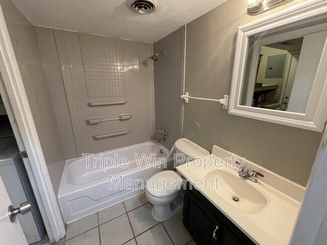 Building Photo - 411 Far Hill Dr