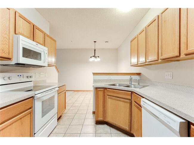 Building Photo - 5040 Holly Ln N