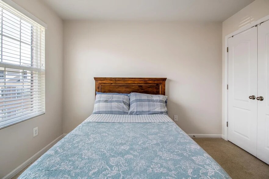 Building Photo - 7932 Pettigrew St