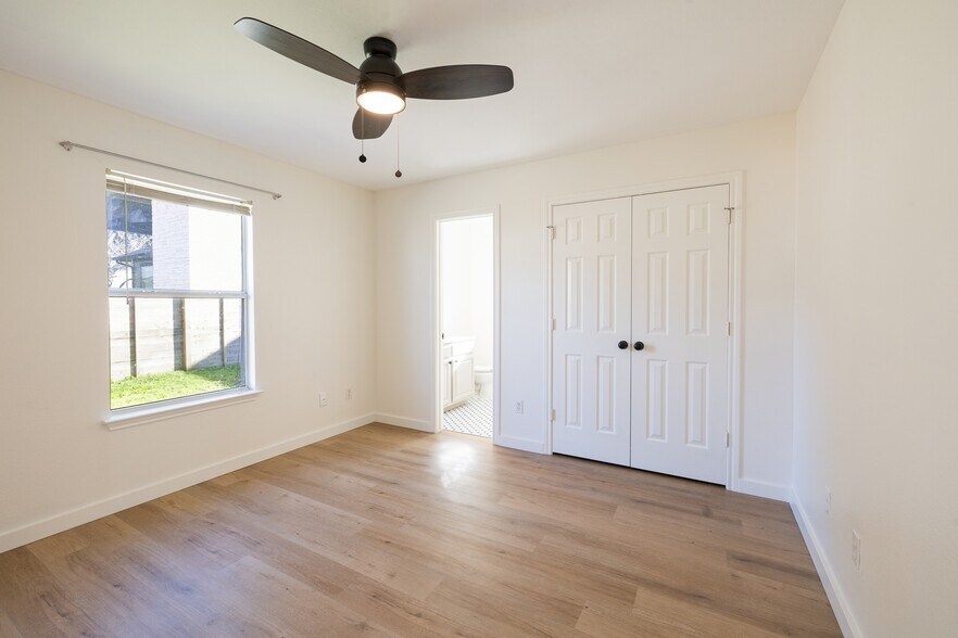 Building Photo - 2210 Holly St