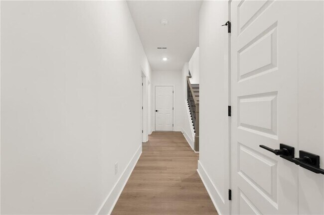 Building Photo - 3575 Overlook Rd NW