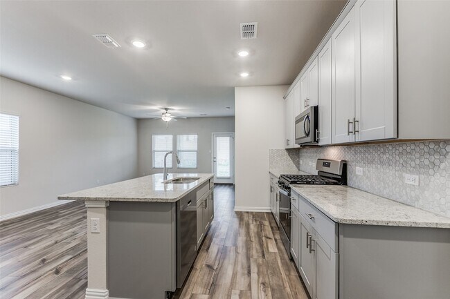 Building Photo - 5011 Bellhurst Dr