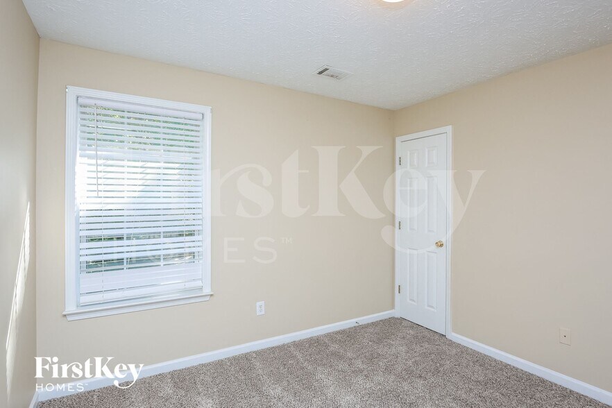 Building Photo - 3710 Wake Robin Way