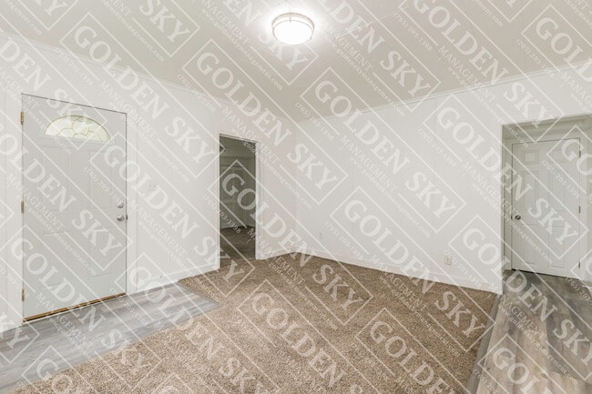 Building Photo - 628 W Memorial Dr