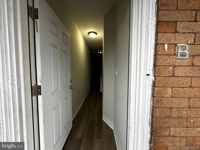 Building Photo - 5729 Pine St