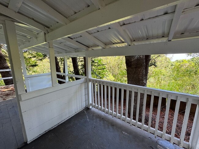 Building Photo - *Move in Bonus- First Month Free* Two Bed One Bath Cottage in Haiku