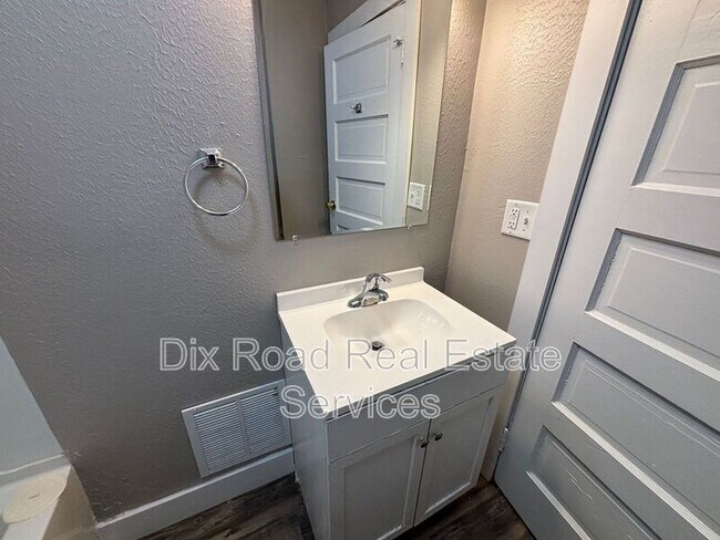 Building Photo - 1025 Richmond Ave