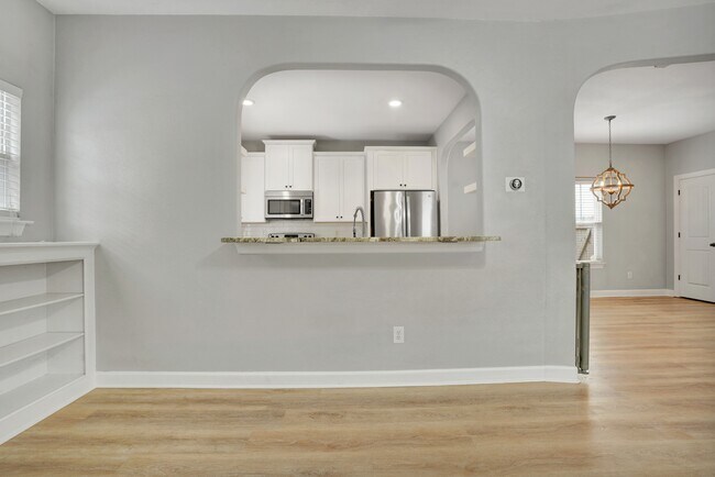 Building Photo - 211 Thalia Rd